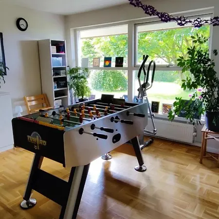 Stort Vaerelse Med Laekkert Badevaerelse Horsens